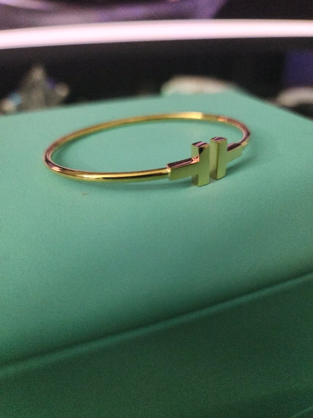 Tiffany & Co. T Wire Bracelet 18k yellow gold